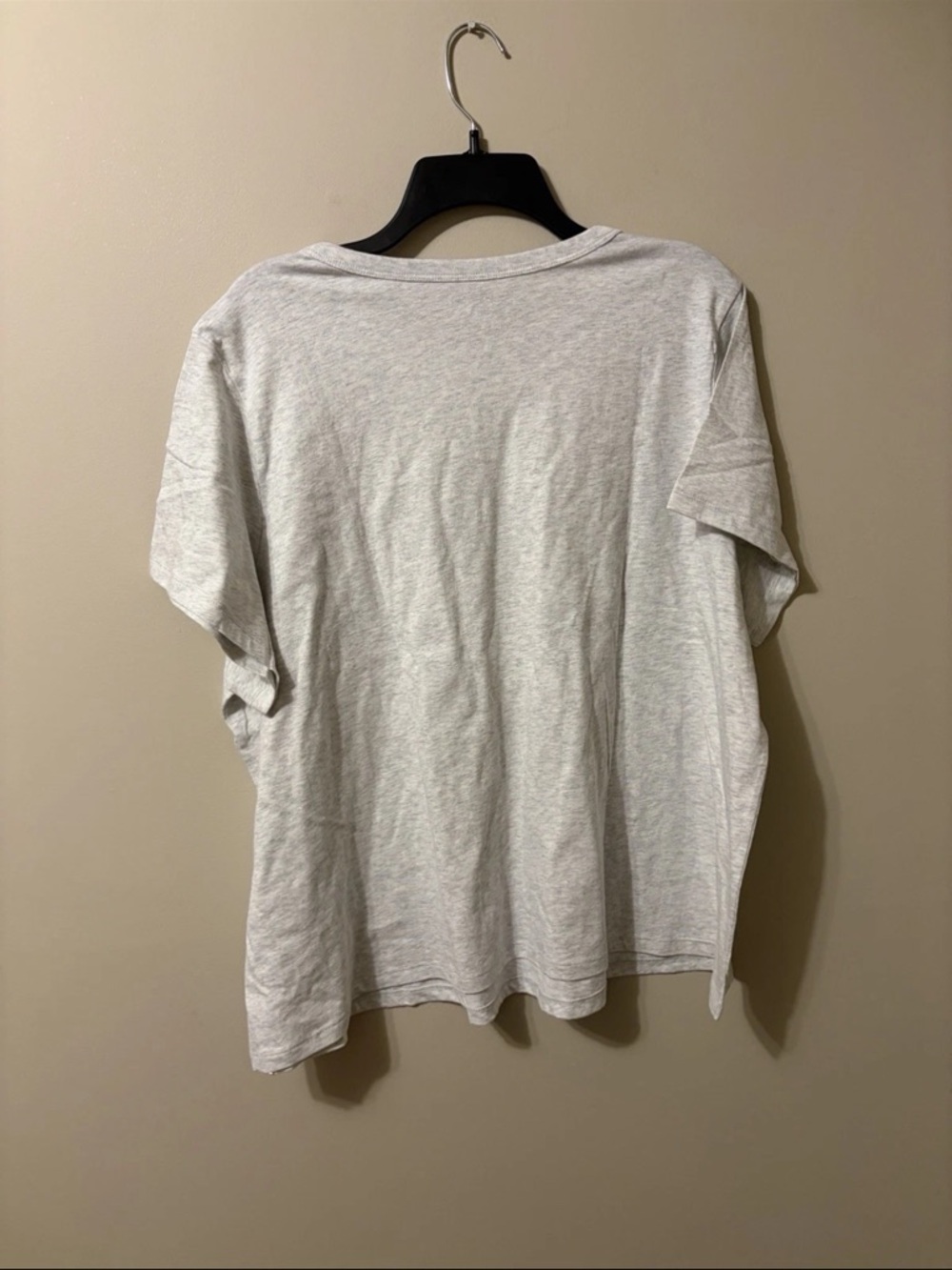 NWT Old Navy Light Gray Tee with Red Heart & Bow Graphic Women’s 2X - Picture 3 of 8